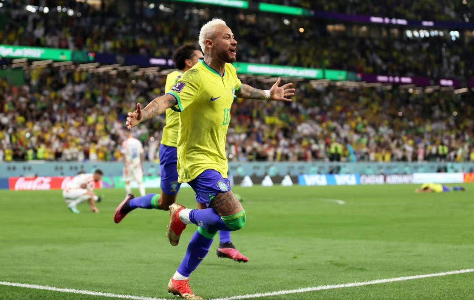 色显得尤为 色显得尤为