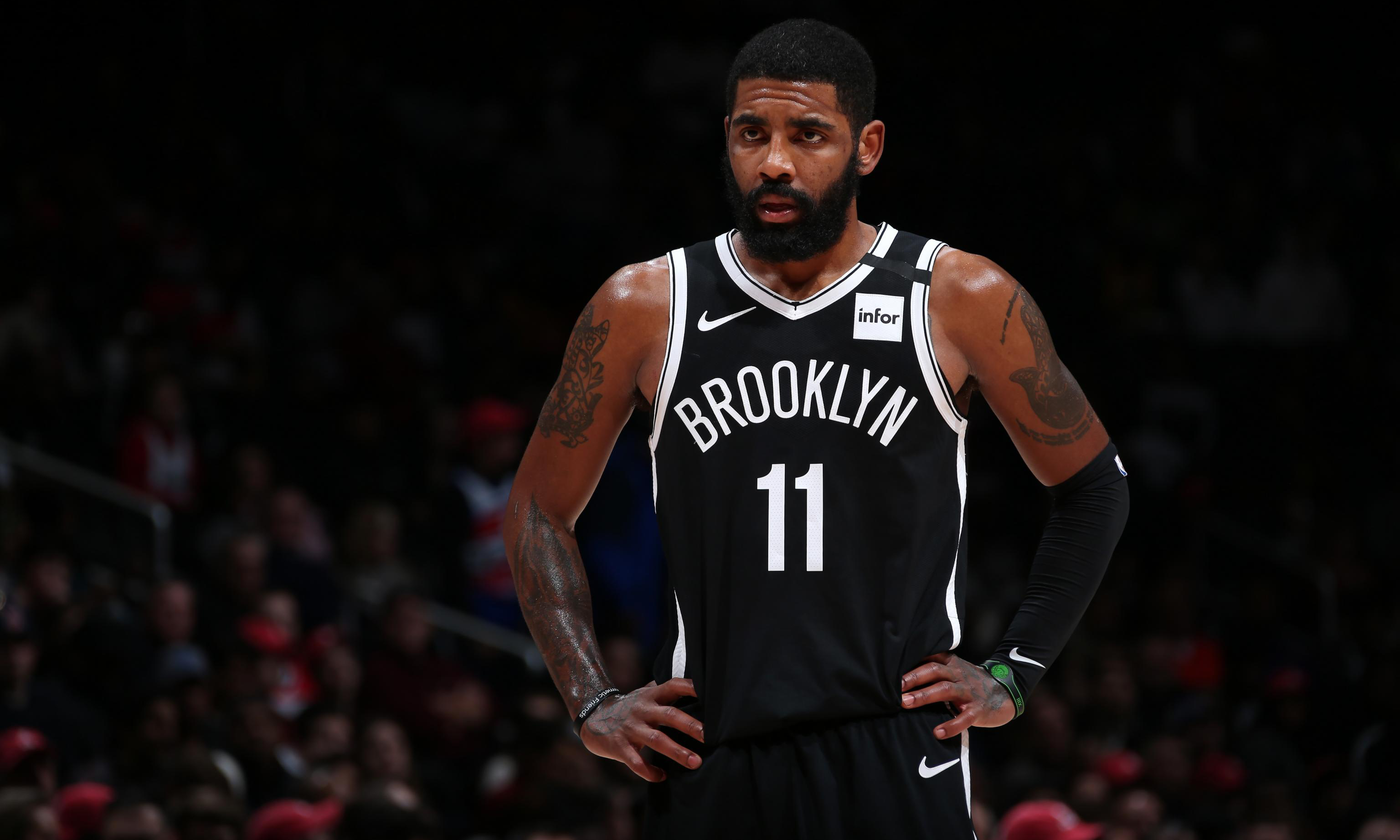 中场球员在 中场球员在