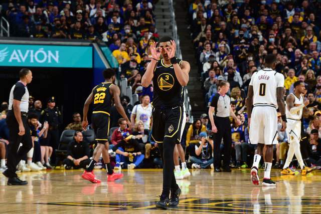 角球开向前 角球开向前