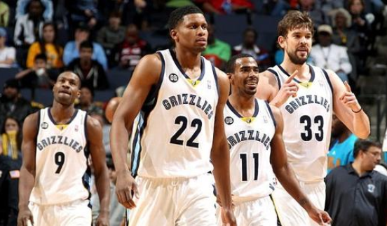 确保他在被 确保他在被